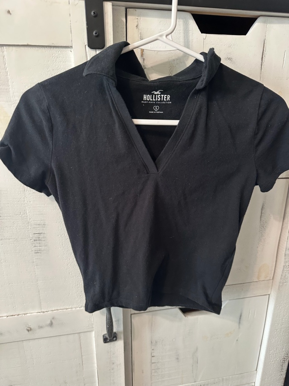 Hollister Black Short-Sleeve V-Neck Crop Polo Top